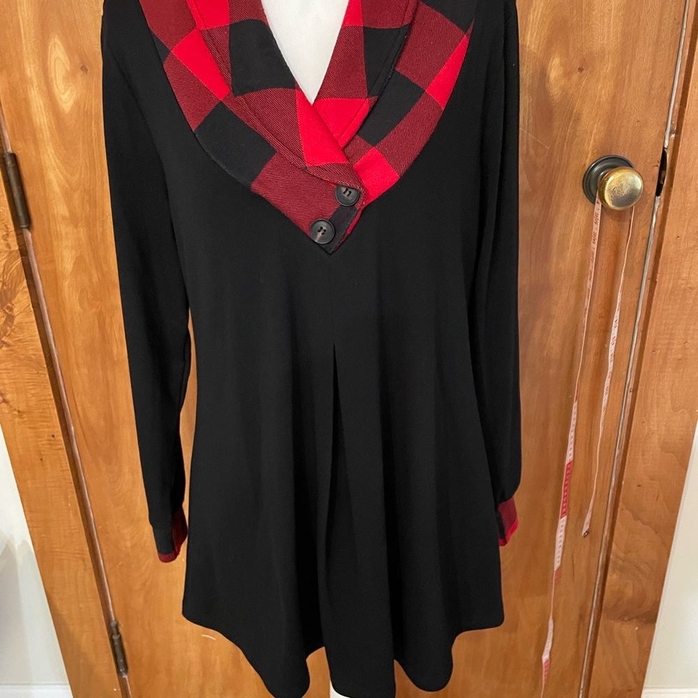Messic woman’s long sleeve shirt size large